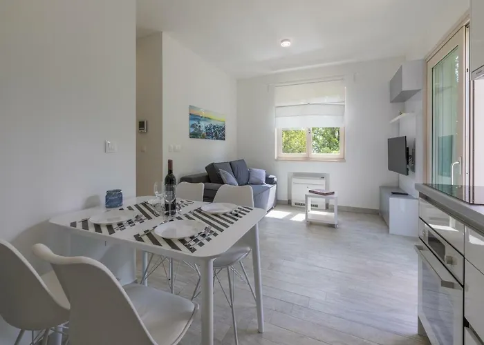 Mb アパート ツリクヴェニツァ