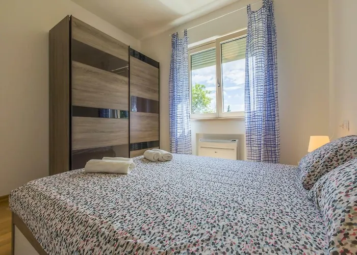 アパート Mb ツリクヴェニツァ